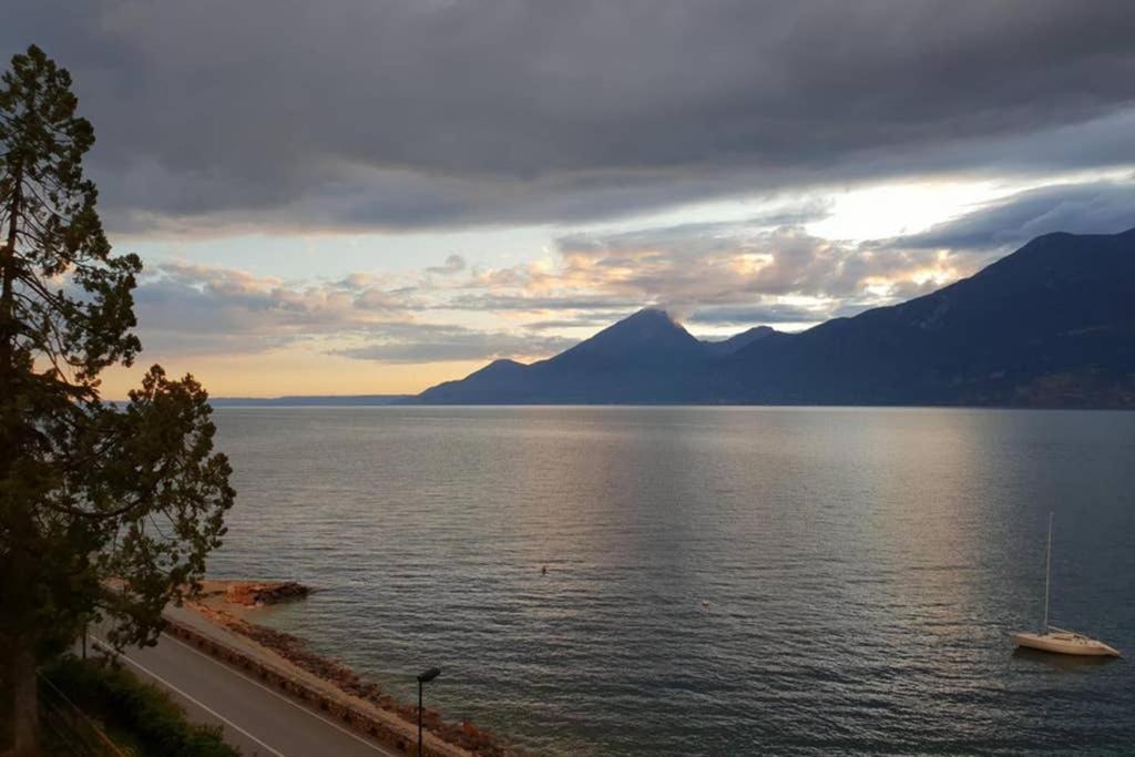 Villa Francesca-Grande Appartamento In Riva Al Lago Brenzone sul Garda Dış mekan fotoğraf