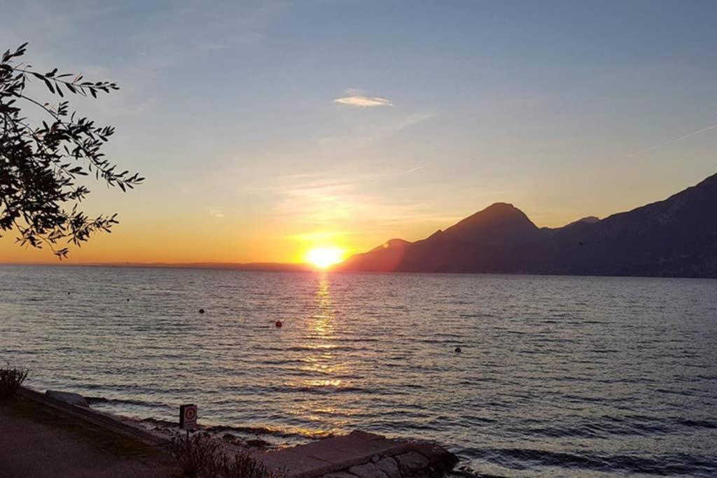 Villa Francesca-Grande Appartamento In Riva Al Lago Brenzone sul Garda Dış mekan fotoğraf