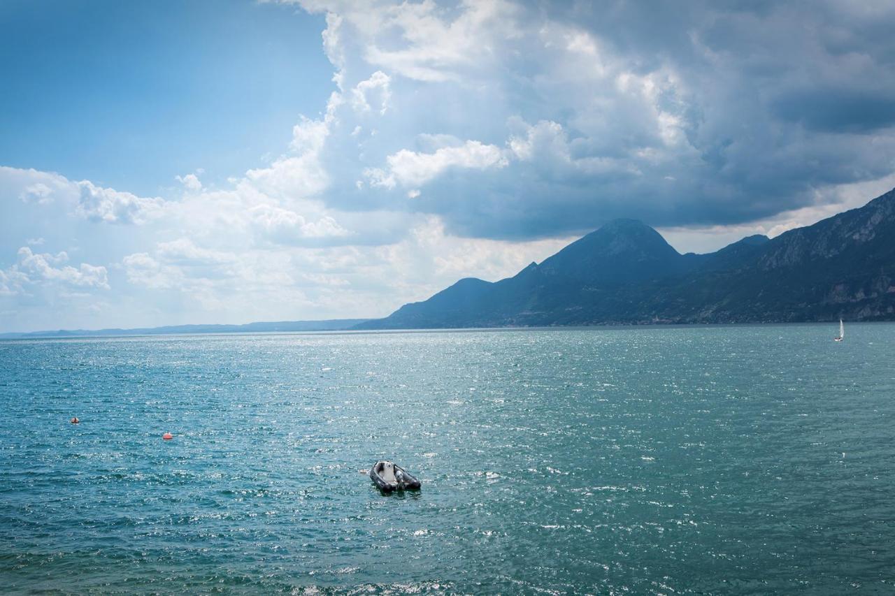 Villa Francesca-Grande Appartamento In Riva Al Lago Brenzone sul Garda Dış mekan fotoğraf